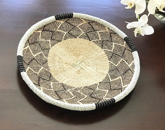 INGANE WHITE AND BLACK BEADED BASKET - ZIGZAG SOLD